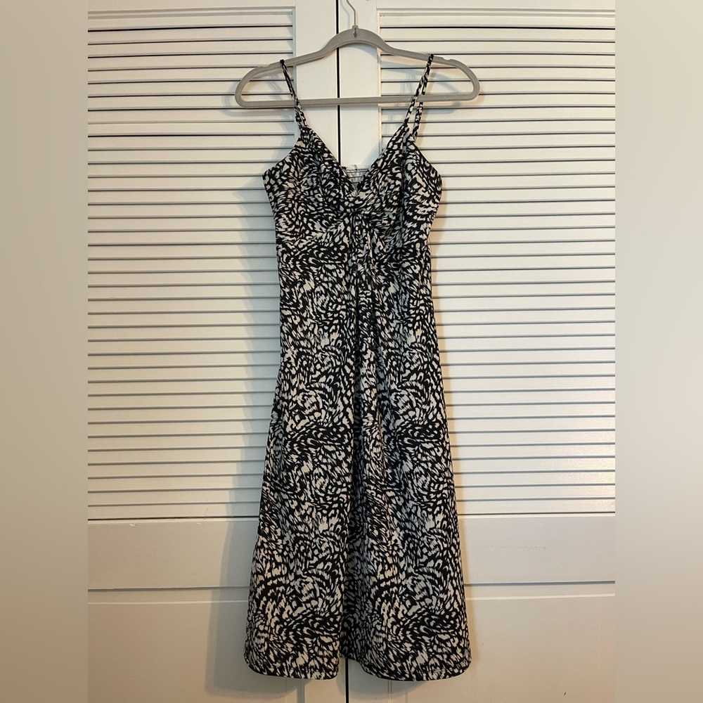 H$M - Elegant Black and White Patterned woman’s Dress